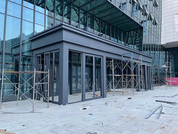 增設(shè)通道框架雨棚自動(dòng)門(mén)